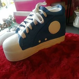 Price Other - Porcelain Shoe Children's Piggybank NWOT Price Other - Porcelain Shoe Children's Piggybank NWOT